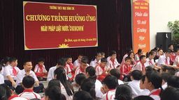 TRƯỜNG THCS MẠC ĐĨNH CHI TỔ CHỨC HƯỞNG ỨNG NGÀY PHÁP LUẬT VIỆT NAM 0911