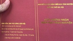 Giáo viên trường THCS Mạc Đĩnh Chi tham gia hiến máu nhân đạo