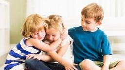 Bài học nhỏ mùa covid: "Cách giảm sự ghen tị giữa các anh chị em"