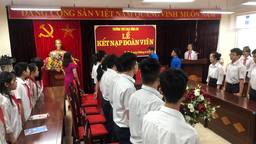 LỄ KẾT NẠP ĐOÀN VIÊN MỚI CHO CÁC EM HỌC SINH