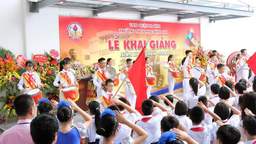 MẠC ĐĨNH CHI - NGÔI TRƯỜNG THAY MÀU ÁO MỚI