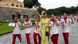 HỌC LỊCH SỬ ĐỊA PHƯƠNG  ĐỂ THÊM YÊU QUÊ HƯƠNG, ĐẤT NƯỚC