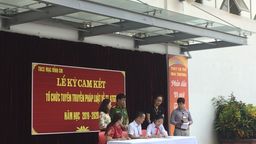 LỄ KÝ CAM KẾT TỔ CHỨC TUYÊN TRUYỀN PHÁP LUẬT VỀ TRẬT TỰ, AN TOÀN GIAO THÔNG