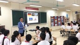 Chúc mừng thầy giáo Hoàng Đức Mạnh hoàn thành tiết thi GVDG môn âm nhạc cấp quận