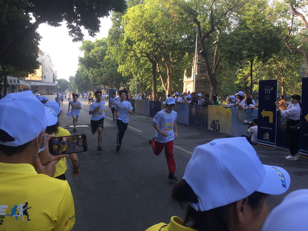 Học sinh trường THCS Mạc Đĩnh Chi tham gia giải chạy dành cho học sinh, sinh viên “S-Race 2022” tại thành phố Hà Nội