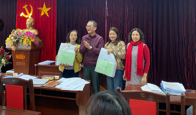 Tin công đoàn: Chia tay giáo viên nghỉ hưu theo chế độ và giáo viên chuyển công tác