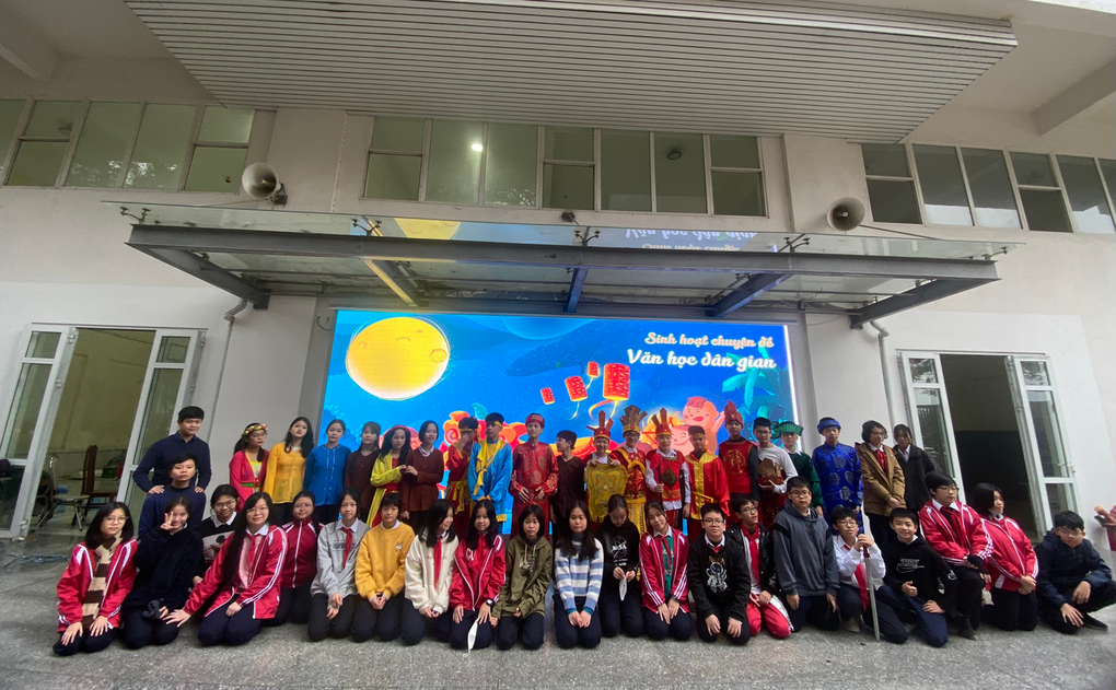 Sinh hoạt dưới cờ: “Mỗi tuần một câu chuyện đẹp, một cuốn sách hay, một tấm gương sáng” – Chủ đề “Văn học dân gian”