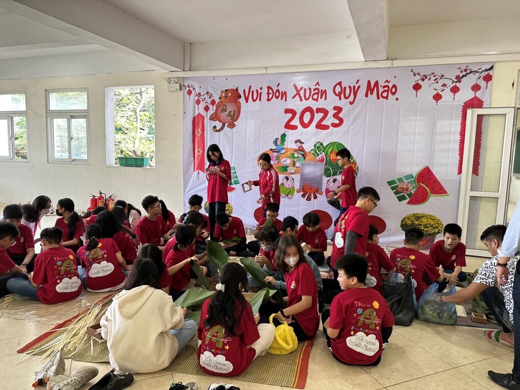 Trải nghiệm gói bánh chưng ngày Tết