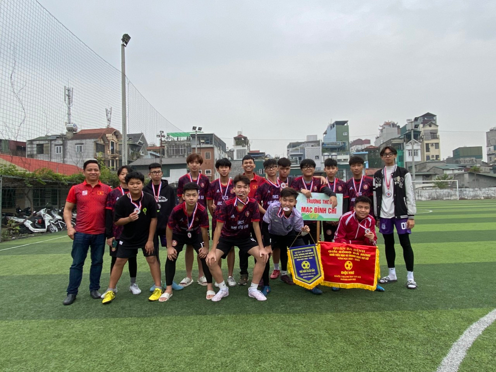 Đội tuyển bóng đá nam trường THCS Mạc Đĩnh Chi đạt ngôi vị Á quân