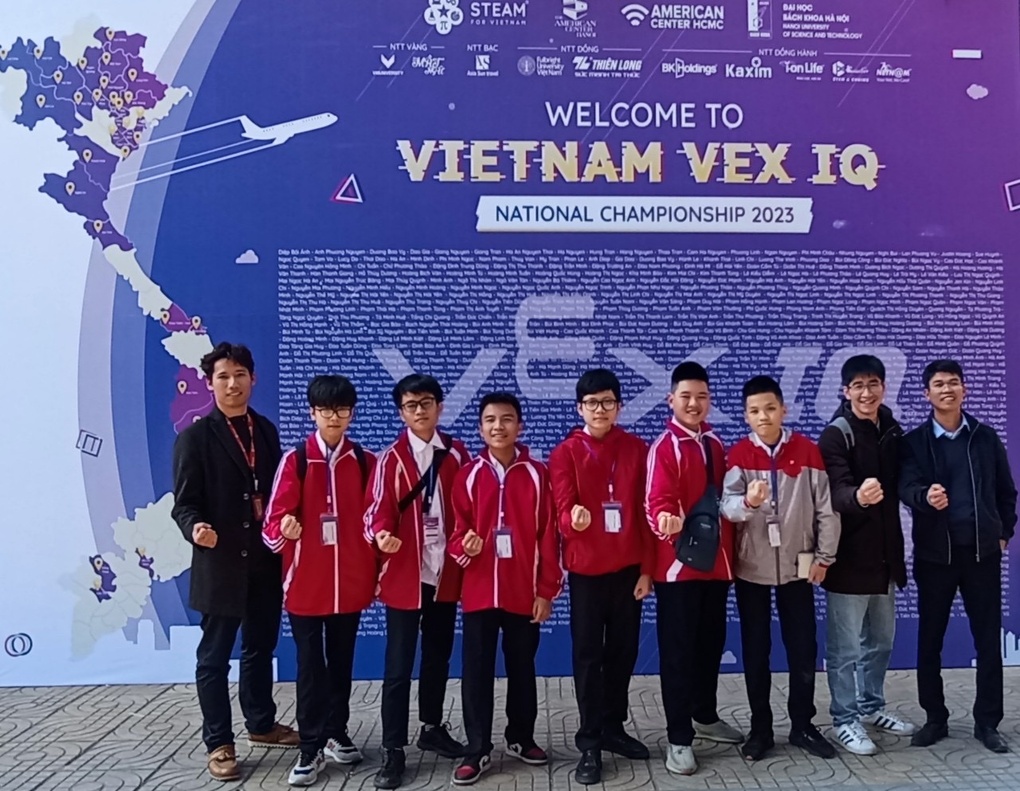 Trường THCS Mạc Đĩnh Chi đồng hành cùng đội thi MĐC Team trong Giải vô địch VEX IQ ROBOTICS toàn quốc 2023