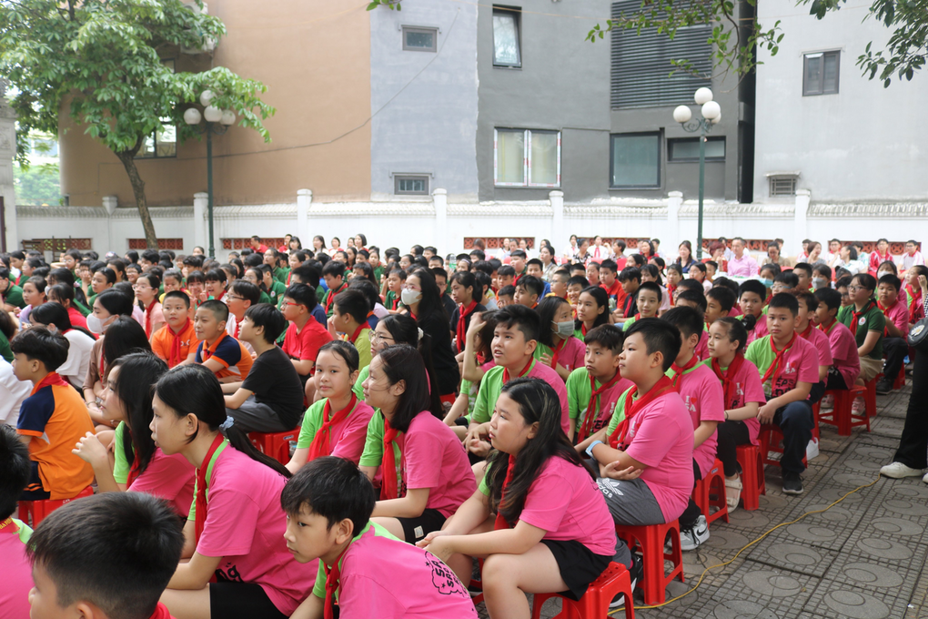 Những hình ảnh đẹp trong chương trình trải nghiệm của học sinh lớp 5 trường Tiểu học Việt Nam – Cu Ba tại trường THCS Mạc Đĩnh Chi