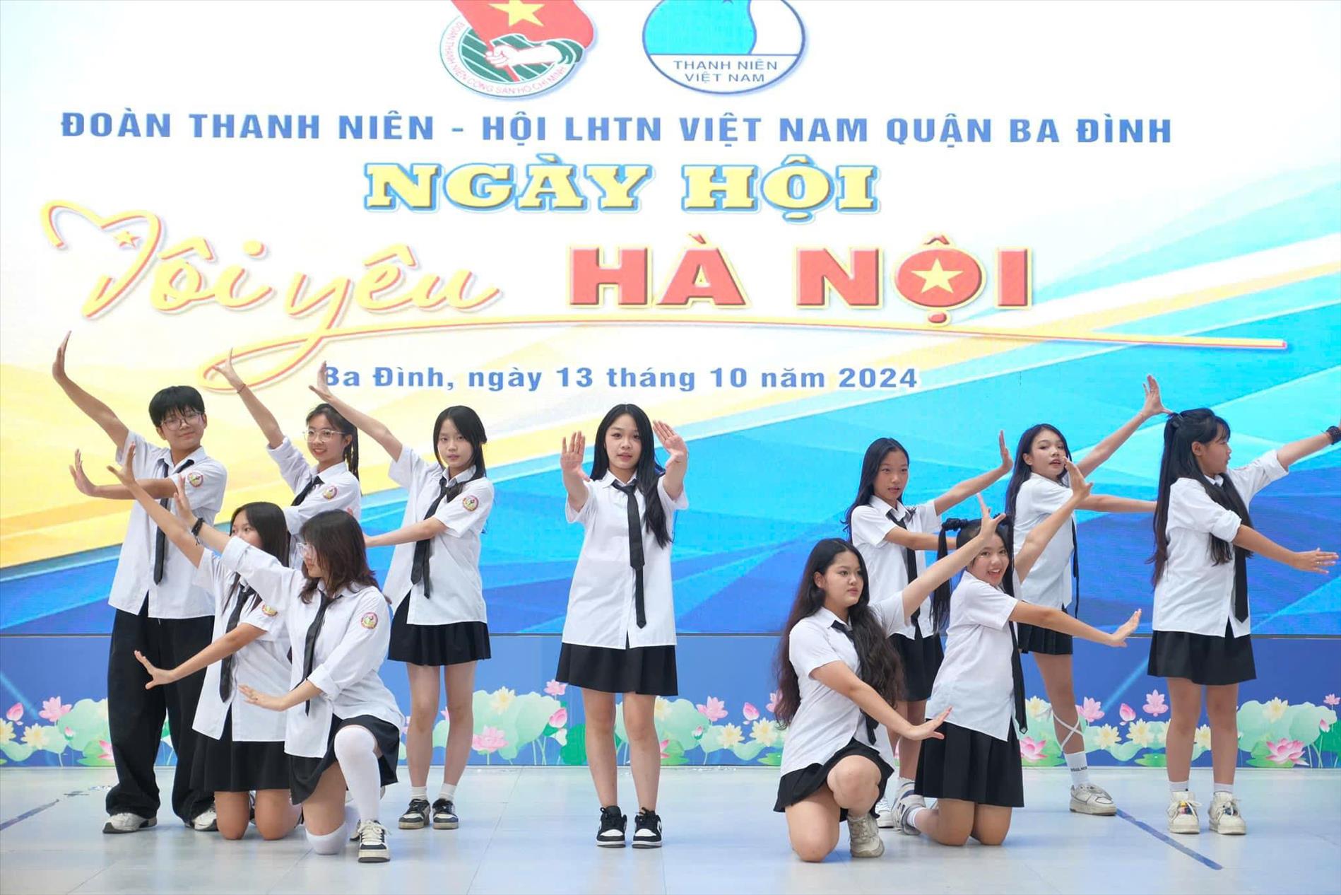 Học sinh trường THCS Mạc Đĩnh Chi giành Giải Đặc biệt trong Liên hoan dân vũ "Hà Nội - nhịp sống trẻ"