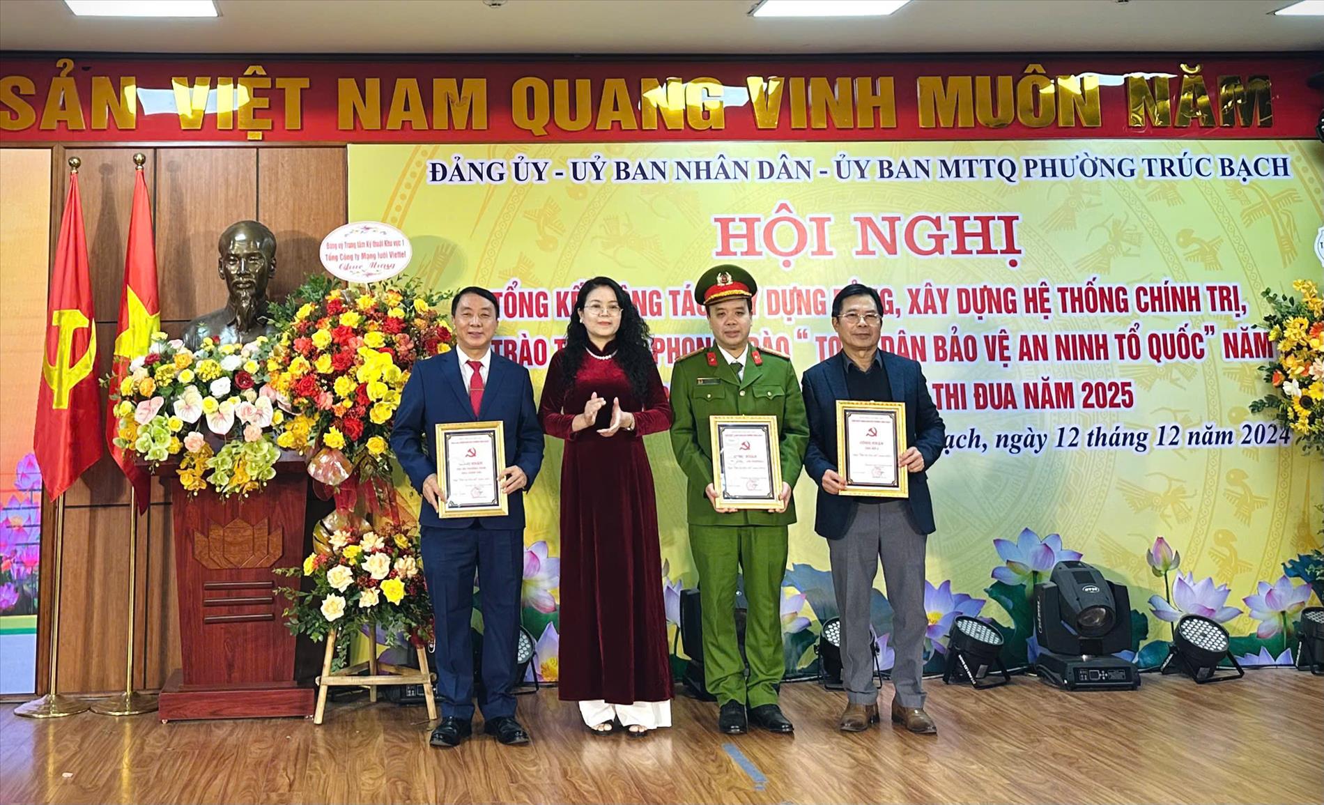 Chi bộ Trường THCS Mạc Đĩnh Chi nhận Giấy khen "Hoàn thành xuất sắc nhiệm vụ" và được công nhận "Chi bộ bốn tốt" năm 2024