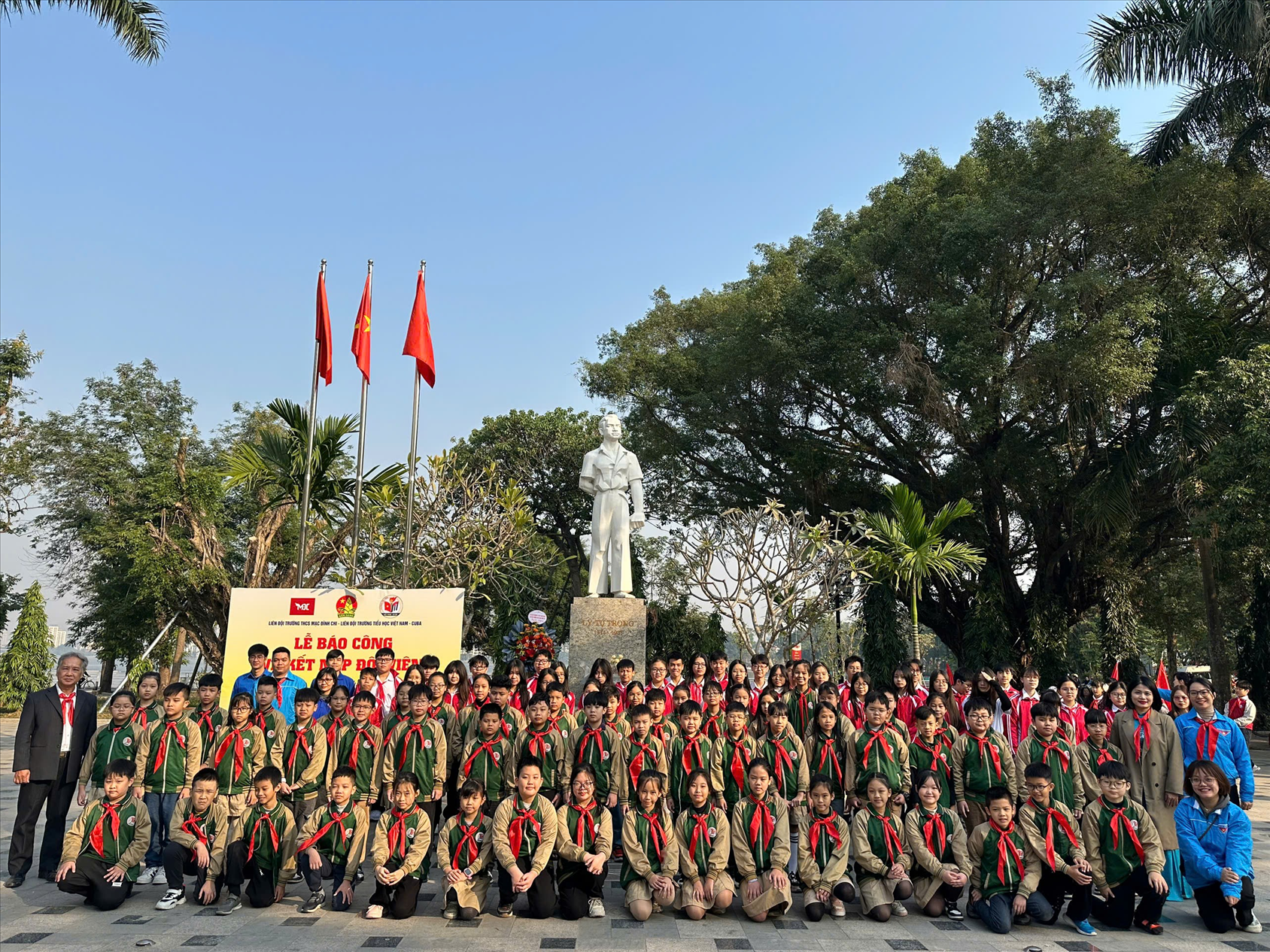 Lễ dâng hương tưởng nhớ, tri ân các anh hùng liệt sĩ nhân dịp Kỷ niệm 80 năm Ngày thành lập Quân đội nhân dân Việt Nam