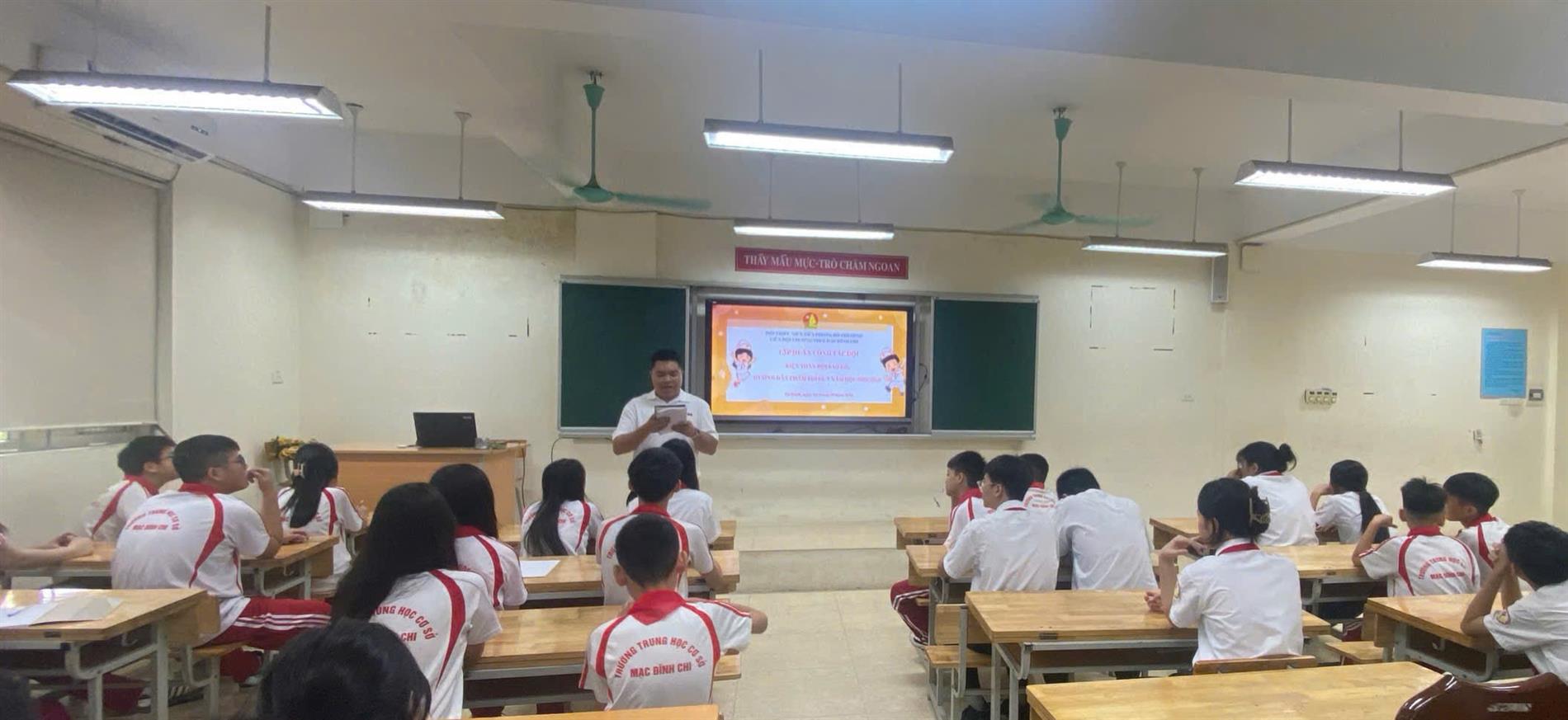 Phân công Đội sao đỏ - Đội xung kích - Lớp trực sảnh tháng 9/2025