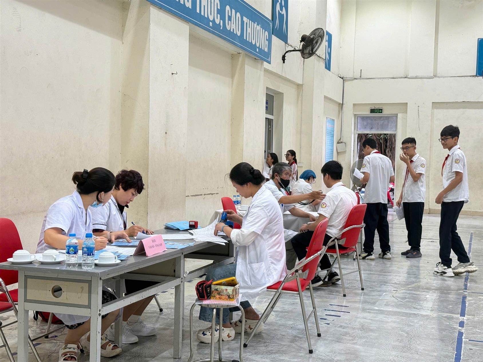 Khám sức khỏe định kỳ cho học sinh trường THCS Mạc Đĩnh Chi năm học 2025 – 2026