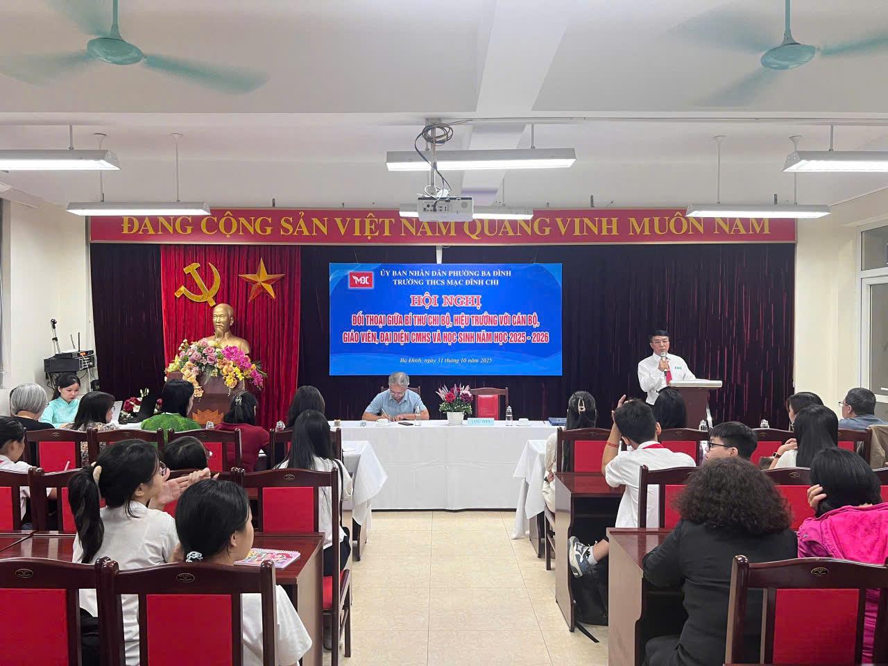 Hội nghị đối thoại giữa Bí thư Chi bộ, Hiệu trưởng với cán bộ, giáo viên, đại diện cha mẹ học sinh và học sinh năm học 2025 - 2026