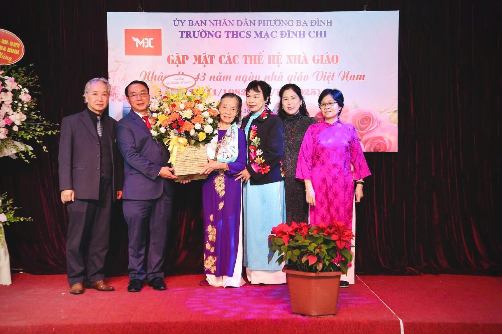 Trường THCS Mạc Đĩnh Chi tổ chức gặp mặt tri ân các nhà giáo nhân kỷ niệm 43 năm Ngày Nhà giáo Việt Nam 20/11