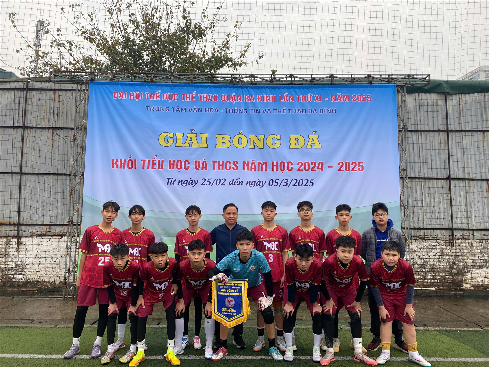 Học sinh trường THCS Mạc Đĩnh Chi tham dự giải bóng đá khối TH và THCS năm 2025