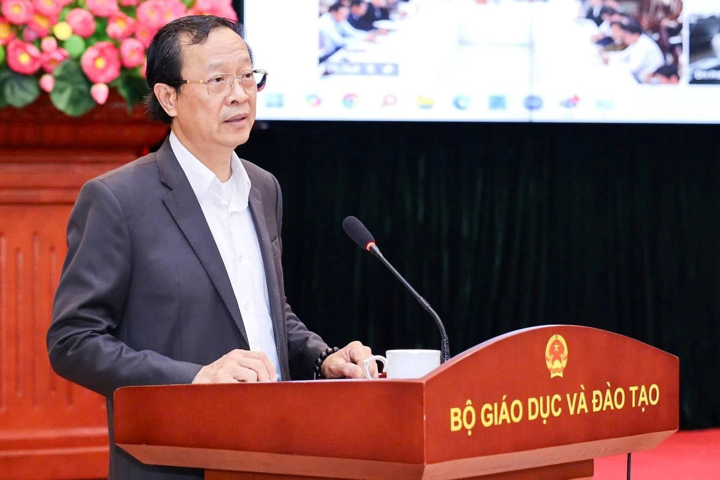 Thứ trưởng Bộ GD-ĐT: Quy định về dạy thêm, học thêm để bảo vệ sự tôn nghiêm nhà giáo