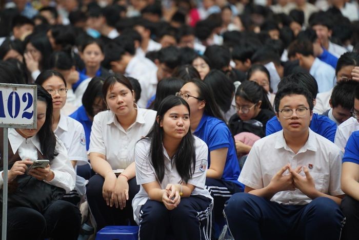 Học sinh, phụ huynh Hà Nội 'hỏi thẳng - giải đáp ngay' về tuyển sinh lớp 10