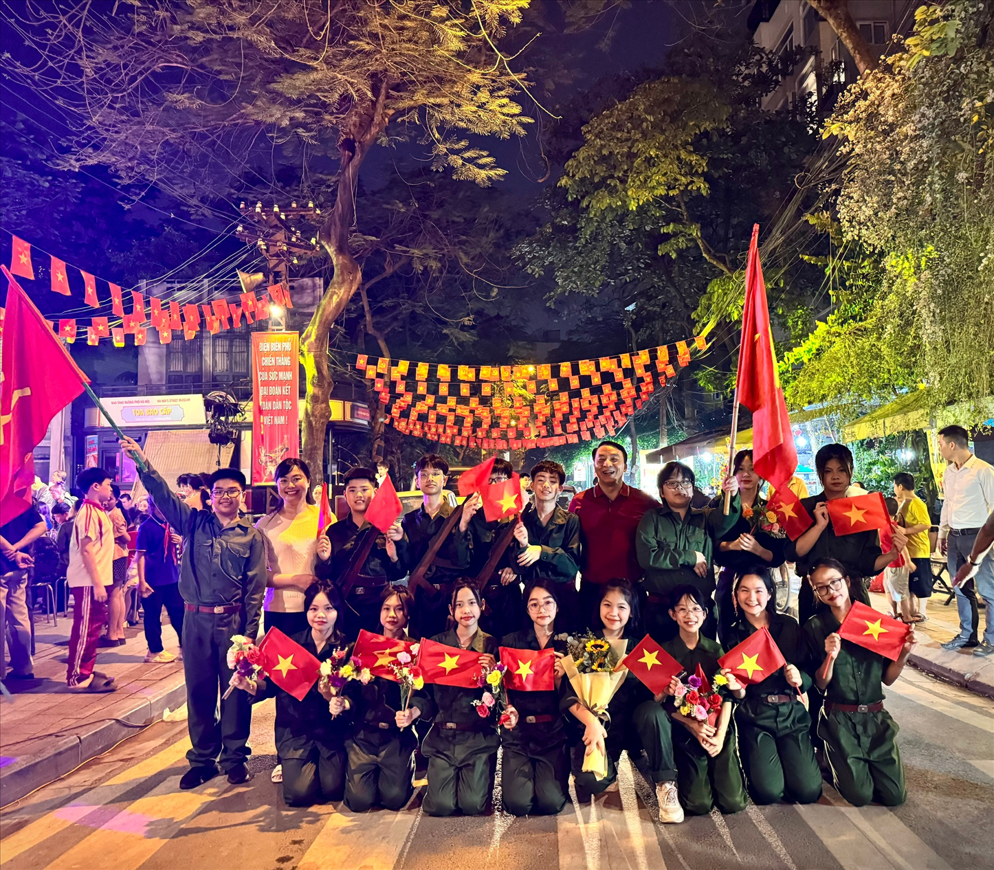 Trường THCS Mạc Đĩnh Chi tỏa sáng trong đêm Liên hoan Văn nghệ kỷ niệm 50 năm Giải phóng miền Nam, thống nhất đất nước