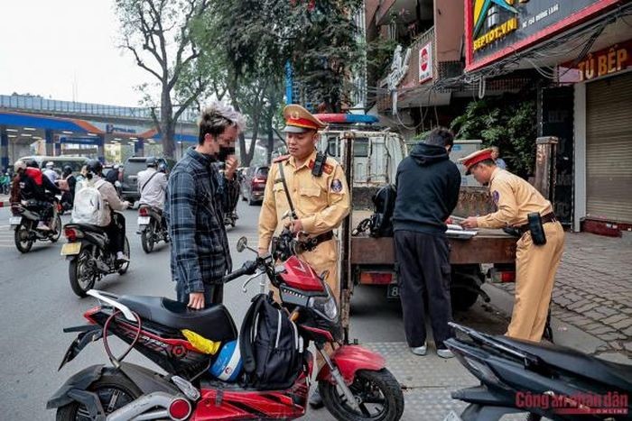 Hà Nội: Kiên trì xử lý học sinh vi phạm giao thông