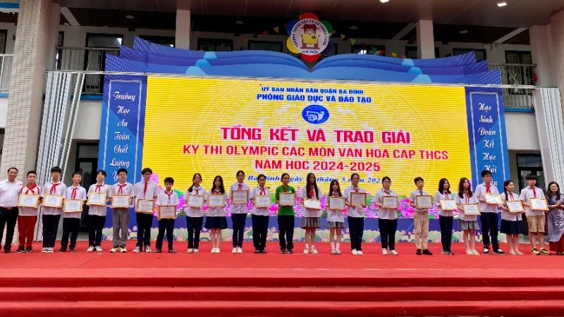 Quận Ba Đình tuyên dương học sinh đoạt giải Kỳ thi Olympic
