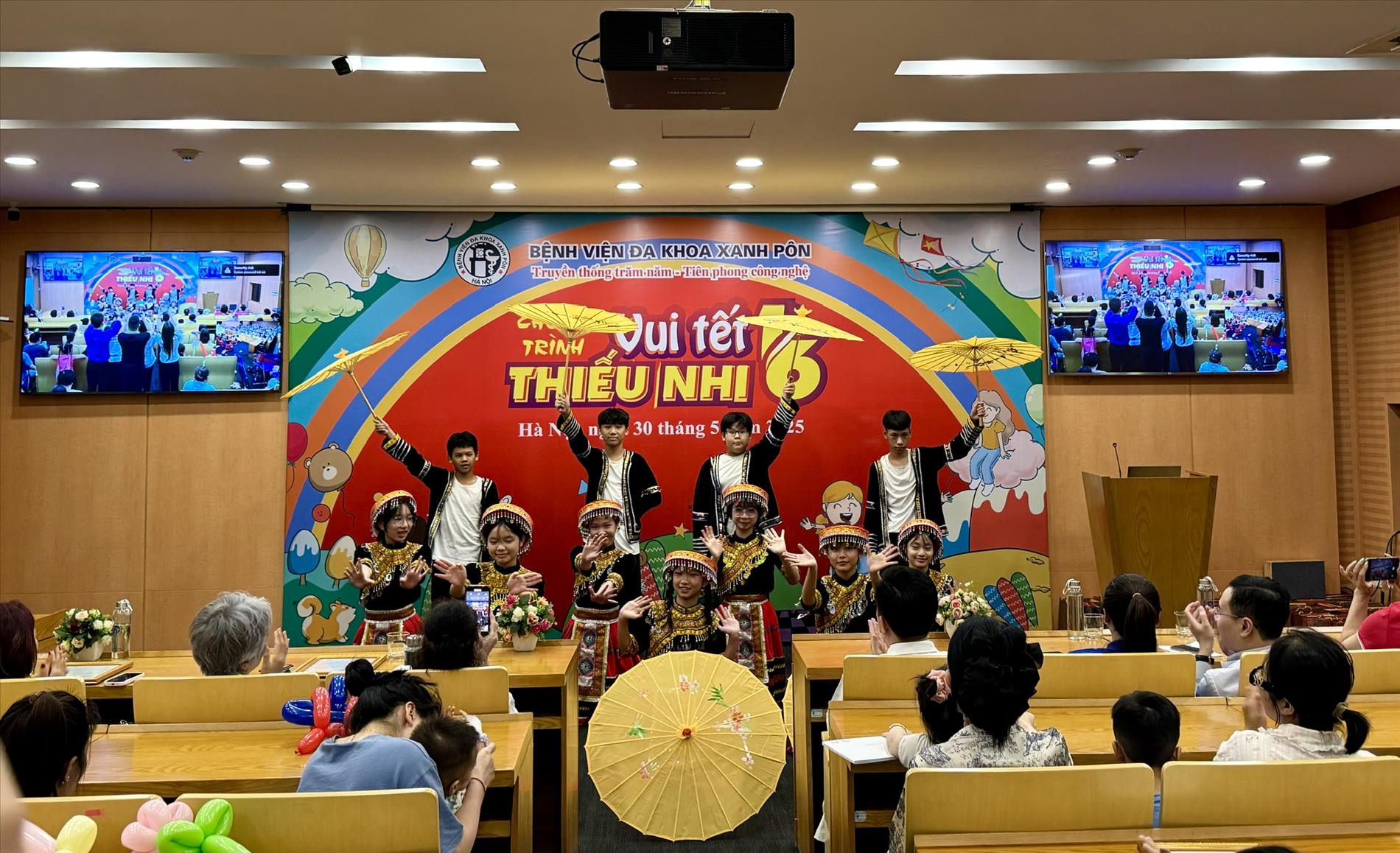 Học sinh trường THCS Mạc Đĩnh Chi lan tỏa niềm yêu thương đến các em thiếu nhi