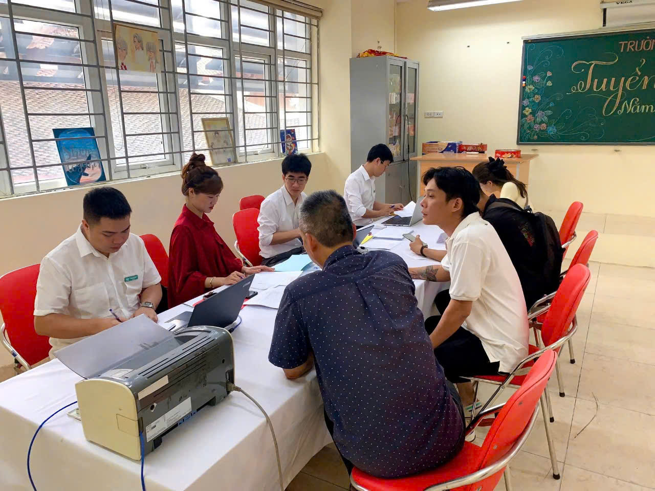 Trường THCS Mạc Đĩnh Chi triển khai hiệu quả công tác hỗ trợ tuyển sinh trực tuyến lớp 6 năm học 2025–2026