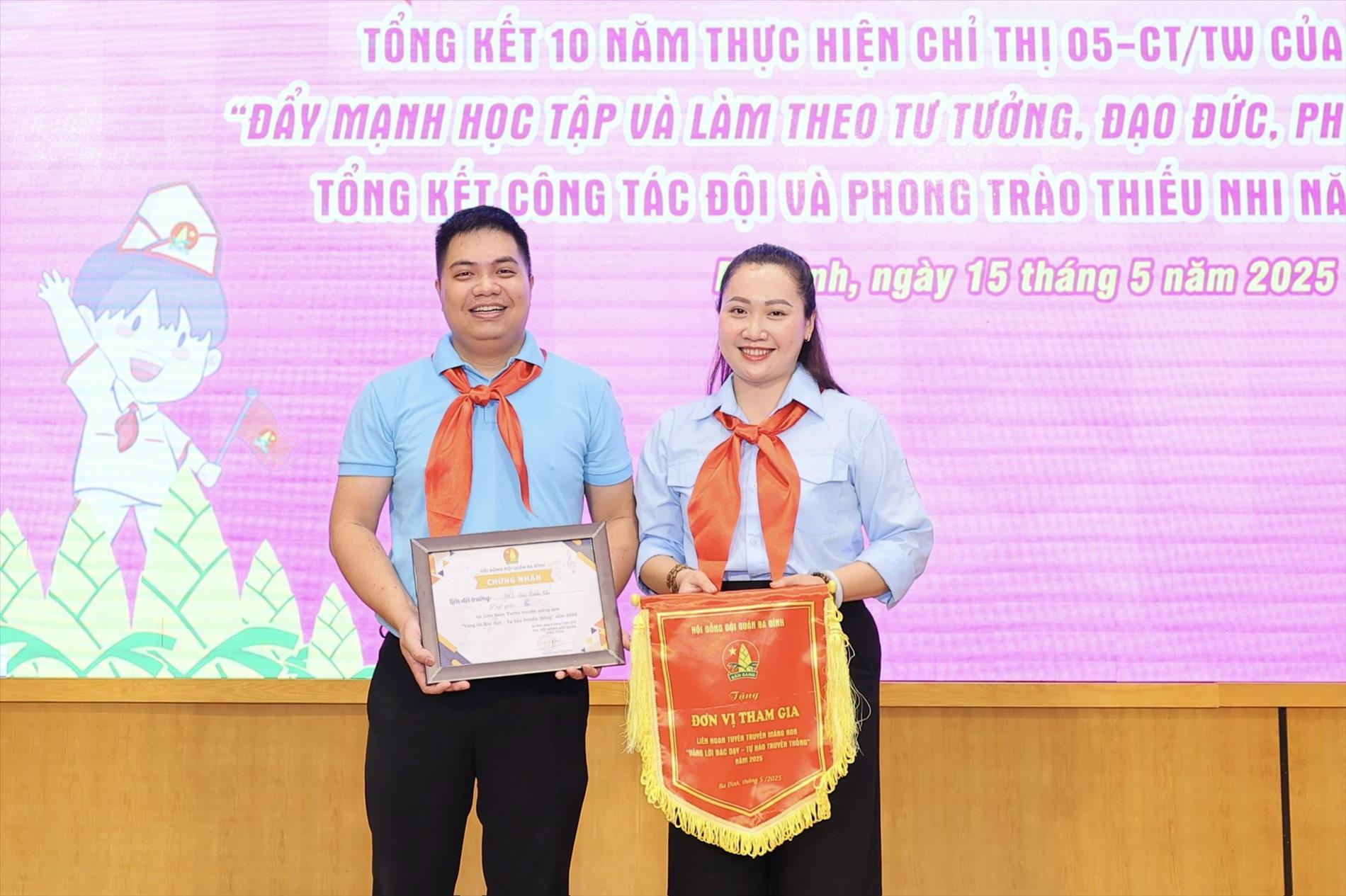 Thầy giáo Hoàng Đức Mạnh - một tấm gương xuất sắc trong công tác Đội và phong trào thiếu nhi Thủ đô năm học 2024 - 2025