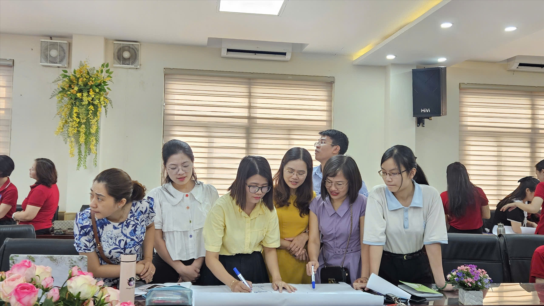 Giáo viên trường THCS Mạc Đĩnh Chi tham dự buổi tập huấn chuyên đề “Quản lý lớp học và giao tiếp hiệu quả với cha mẹ học sinh”