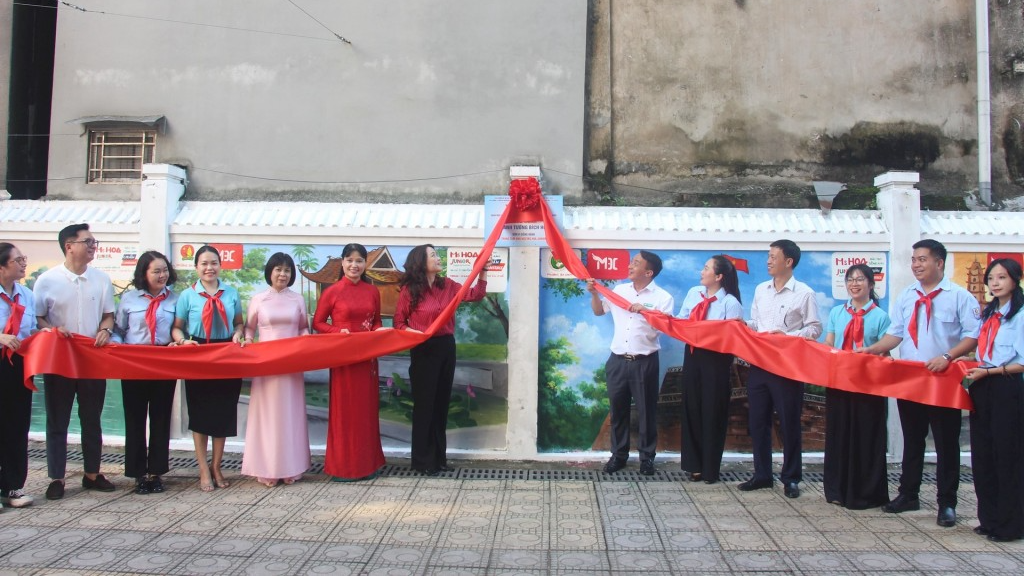 Sắc màu tuổi trẻ trong hành trình xây dựng trường học thông minh