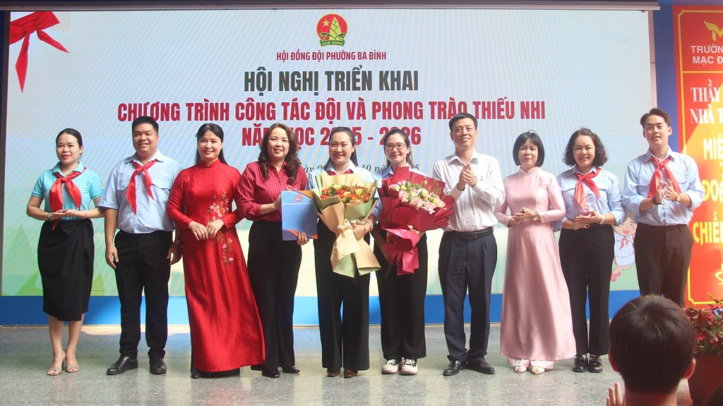 Sắc màu tuổi trẻ trong hành trình xây dựng trường học thông minh