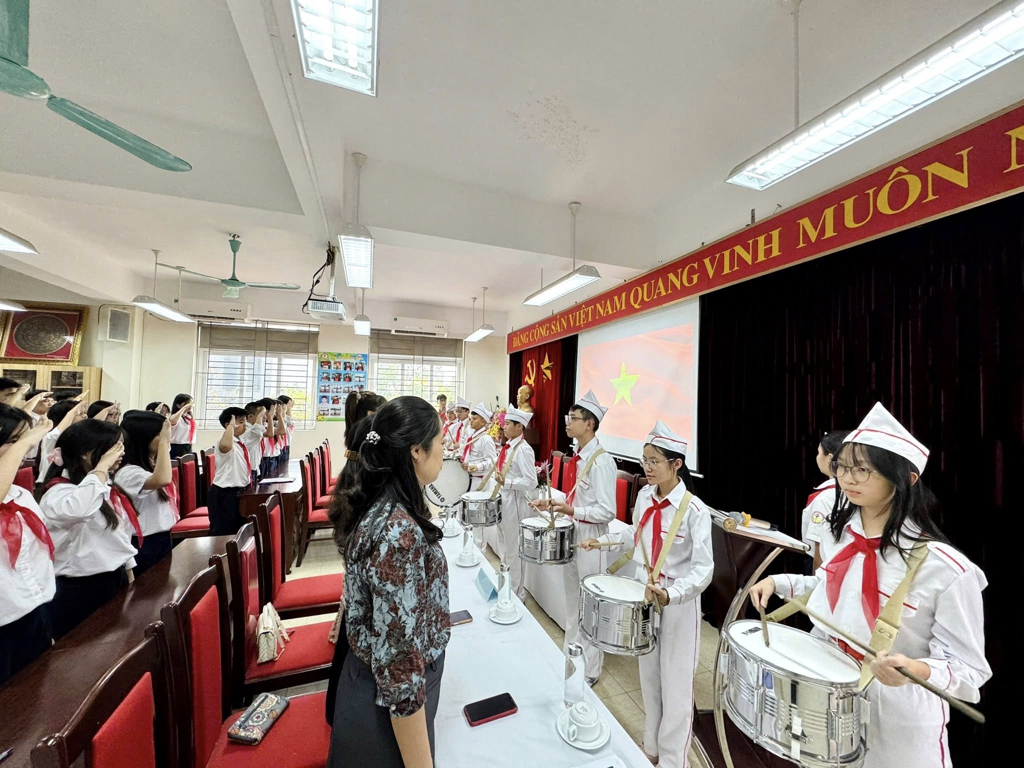 Puede ser una imagen de flauta, clarinete y texto