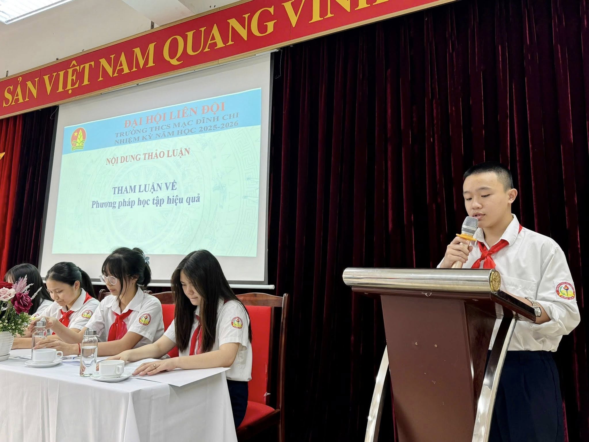 Puede ser una imagen de una o varias personas y texto que dice "QUANG VINA SẢN VIỆT NAM QUANG BATROLLIENDOI ROLLIEN MAC DOI CHI DAI THCS NAM Hoc ĐÌNH 2025-24 2025-2026 NIUEMAY TRƯỠNG NOLDUNGTHAOLUAN DUNG NỘI THAMLUẬNVE THAM VÊ Phương Phưongpháphgetậphiệuq pháp học tập hiệu quả"