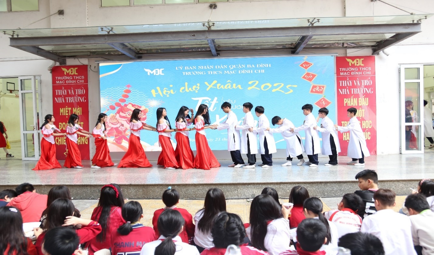 E:\DỮ LIỆU NHÀ TRƯỜNG\DỮ LIỆU NHÀ TRƯỜNG\ẢNH HOẠT ĐỘNG\Năm học 2024 - 2025\Ảnh Chào Xuân 2025\IMG_3000.JPG