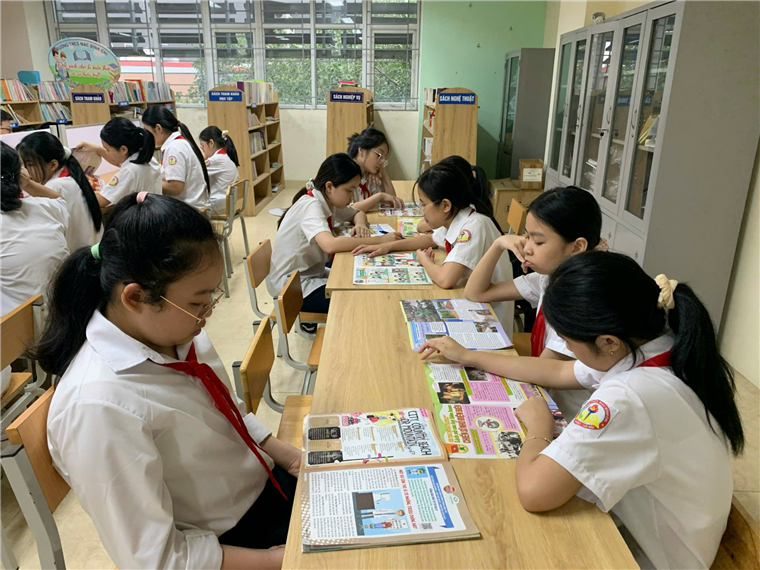 A group of students in a classroom

AI-generated content may be incorrect.