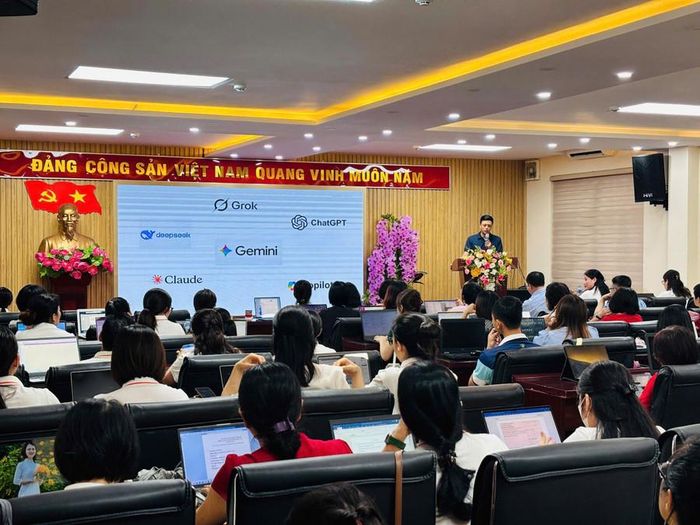  Đại diện Công ty Cổ phần Công nghệ Fermat chia sẻ về ứng dụng AI. 